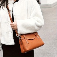 Genuine Leather Handbag, Top-Grain Cowhide Genuine Leather Crossbody Bag with Adjustable Strap, Solid Color Genuine Leather Shoulder Bag for Business, Commute, and Gatherings - A Gift for Loved Ones